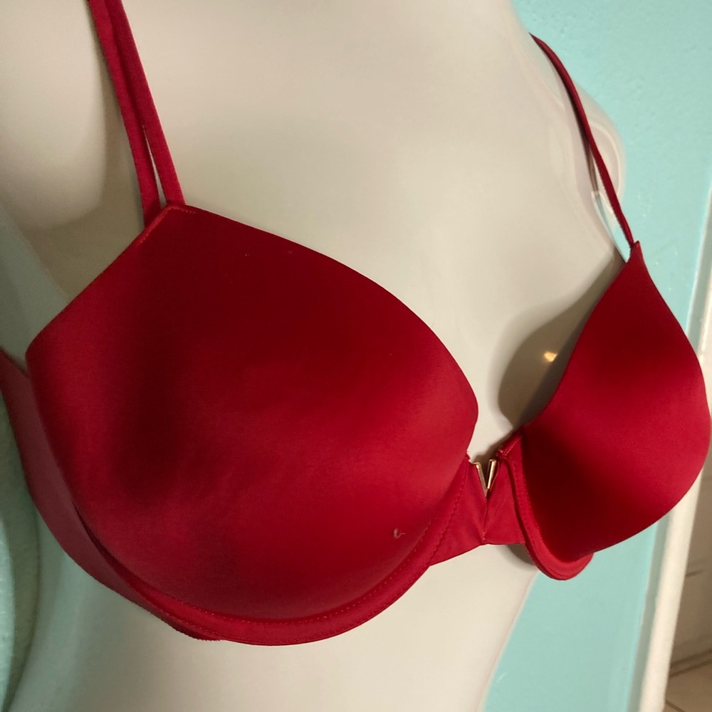 Victoria’s Secret, T-shirt bra, red 38B, worn once and washed
